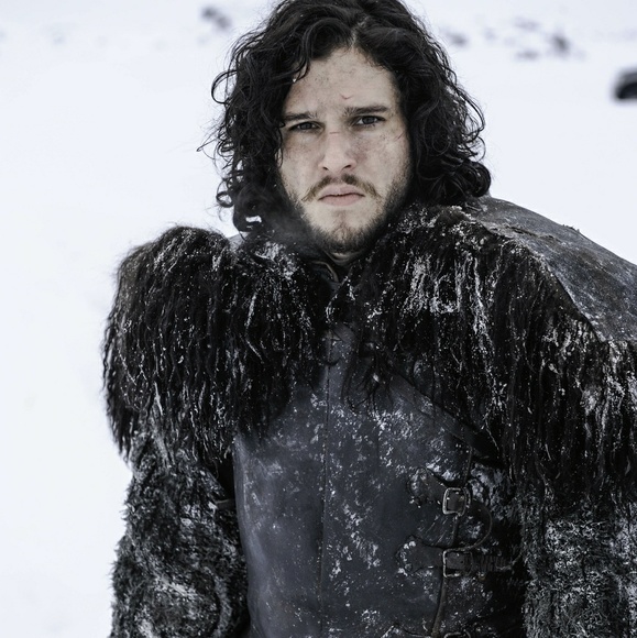 Jon Snow knows style...💋 - Picture 3 of 3