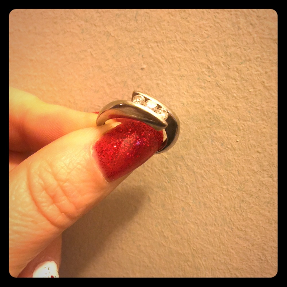 Diamond Ring 3 diamonds white gold