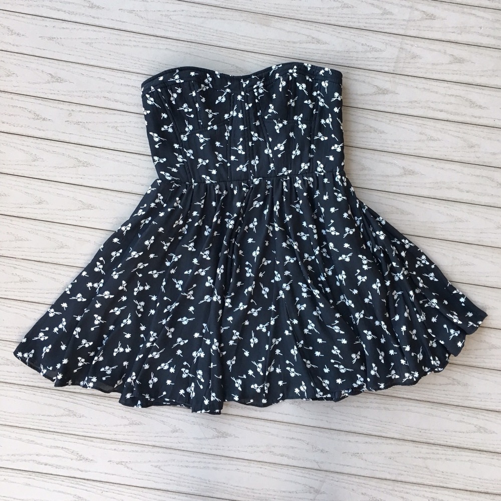 MUST GO!🌻HP🌻 Flirty Silky Fit & Flare Sun Dress