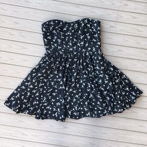 MUST GO!🌻HP🌻 Flirty Silky Fit & Flare Sun Dress