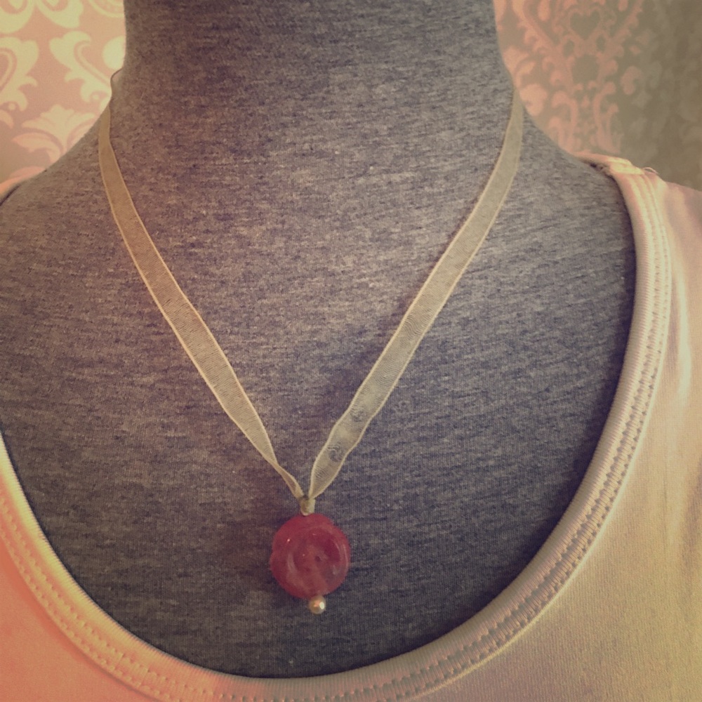 Simple rose necklace