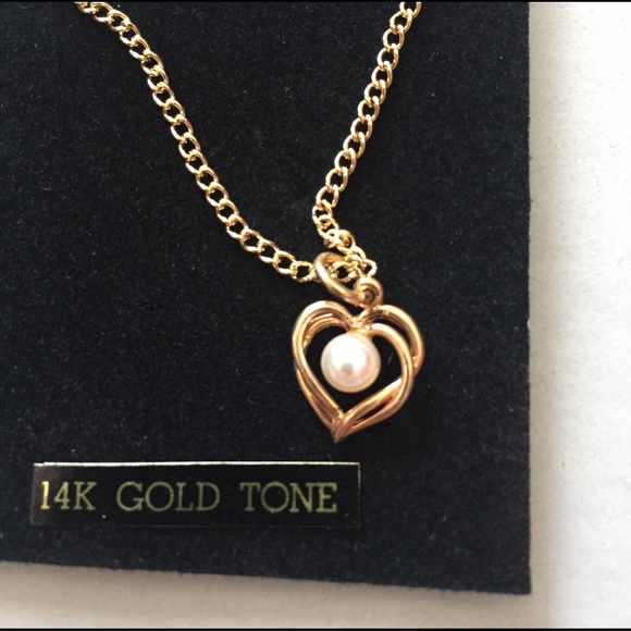 NWOT Heart Necklace - Picture 2 of 3