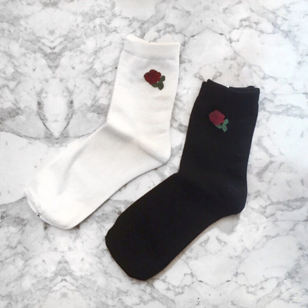 rose ankle socks