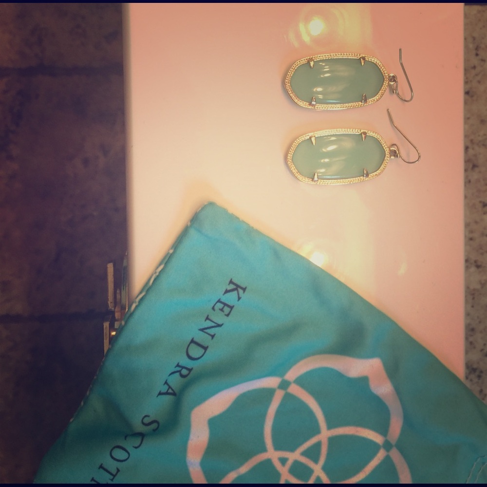 Kendra Scott Elle Earrings!NWOT