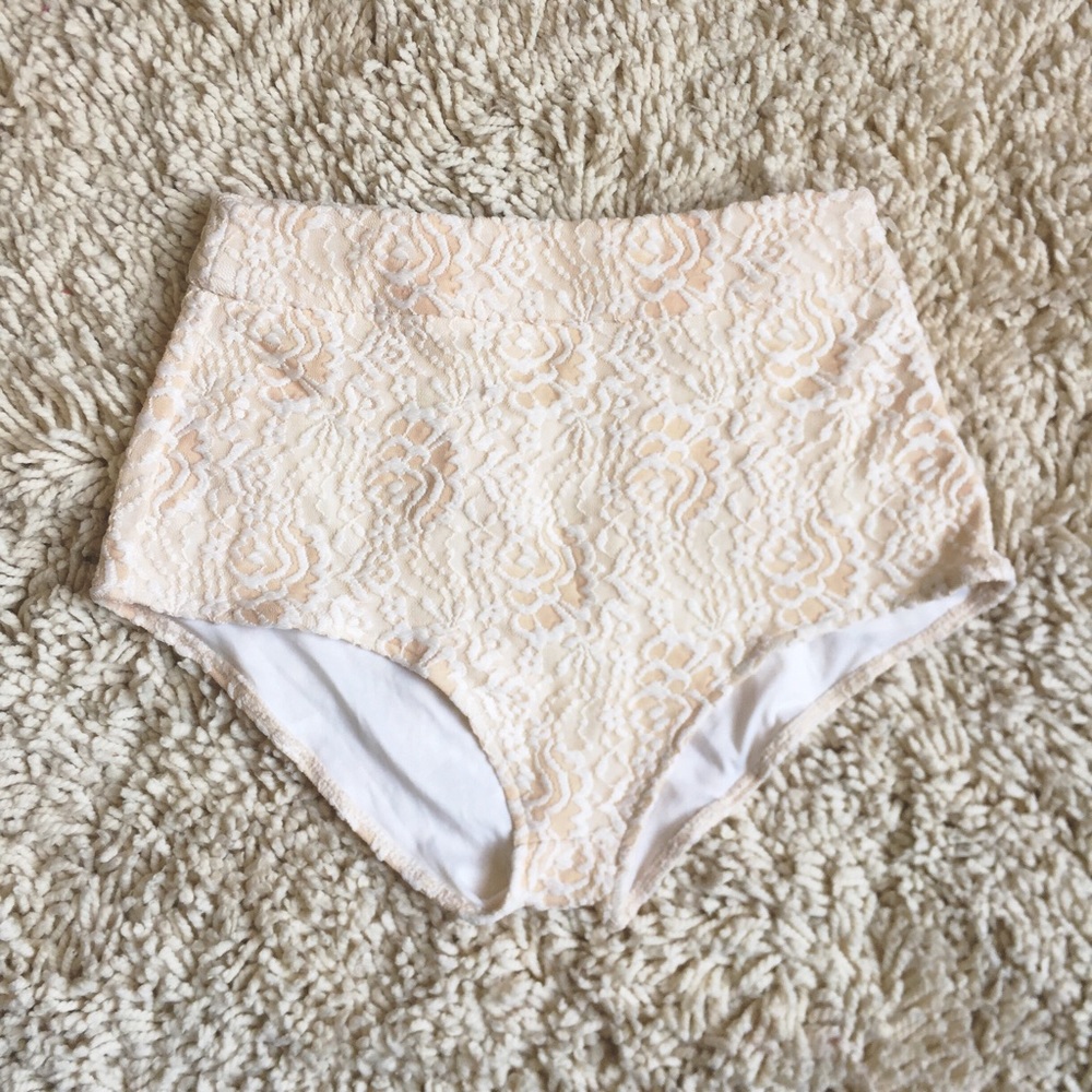 URBAN OUTFITTERS floral hot pants