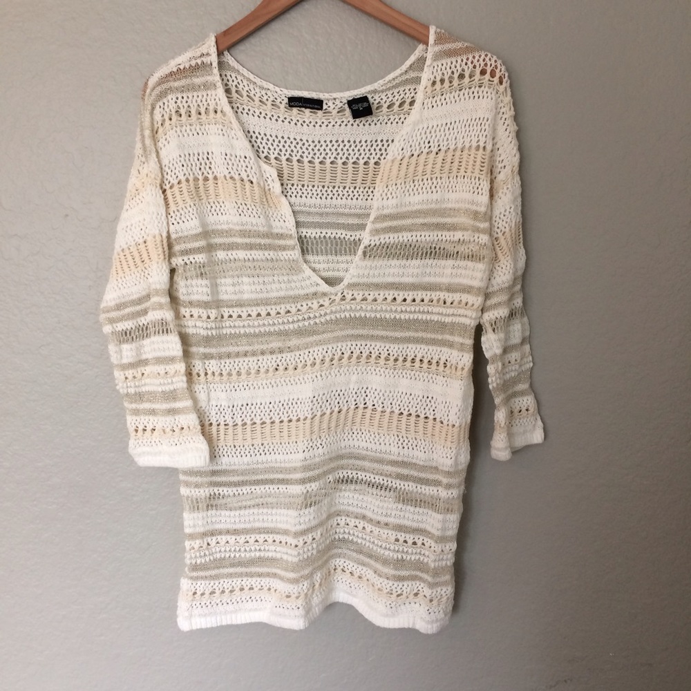 Crocheted sweater- or swim suit coverup