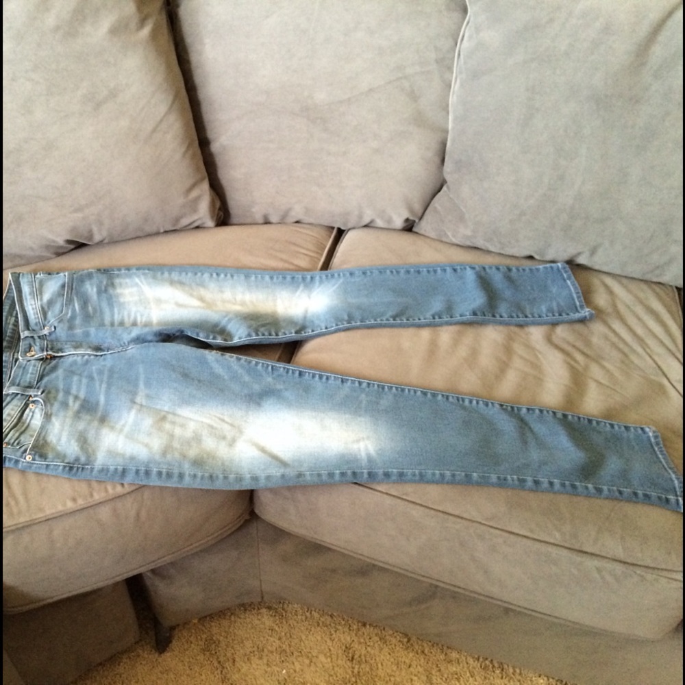 LEVIS DEMI CURVE SKINNY SZ 31 MIDRISE