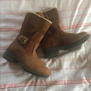 New Caterpillar woman boots