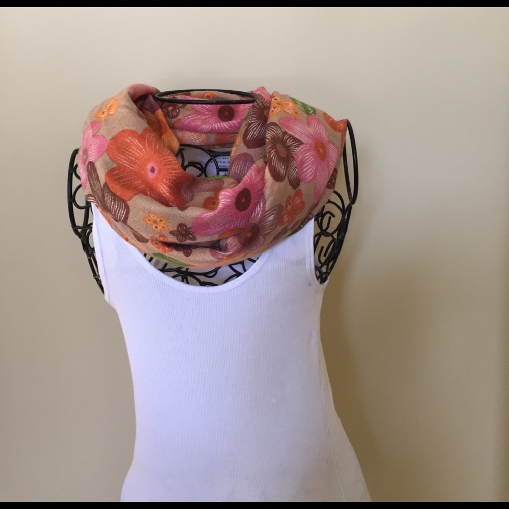 Floral Print scarf! Excellent condition