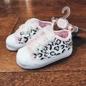 ⭐️ Pink & White Cheetah Sneakers