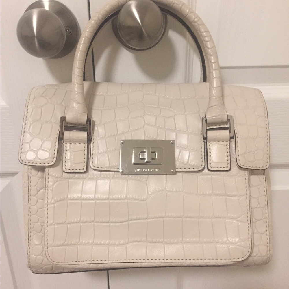🎉🎊HOST PICK 🎉🎊MICHAEL KORS white handbag