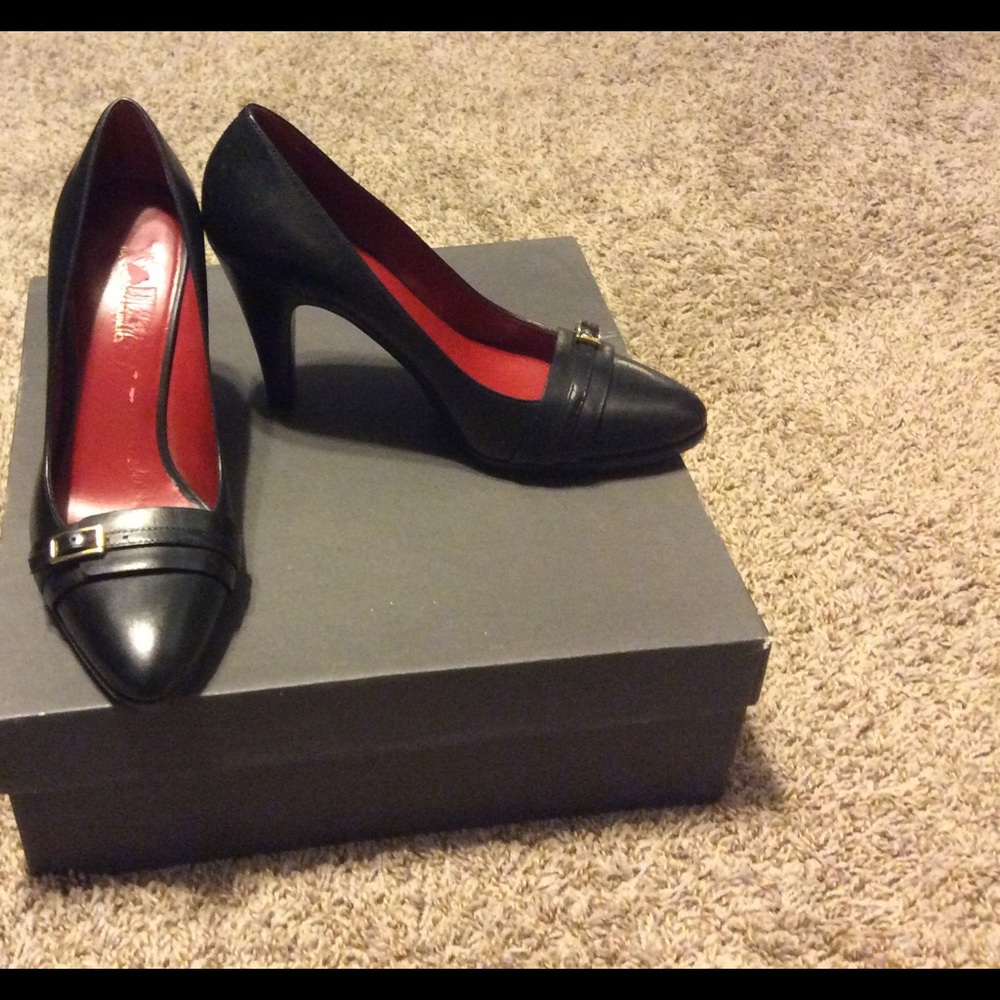 Black banana republic classic heels