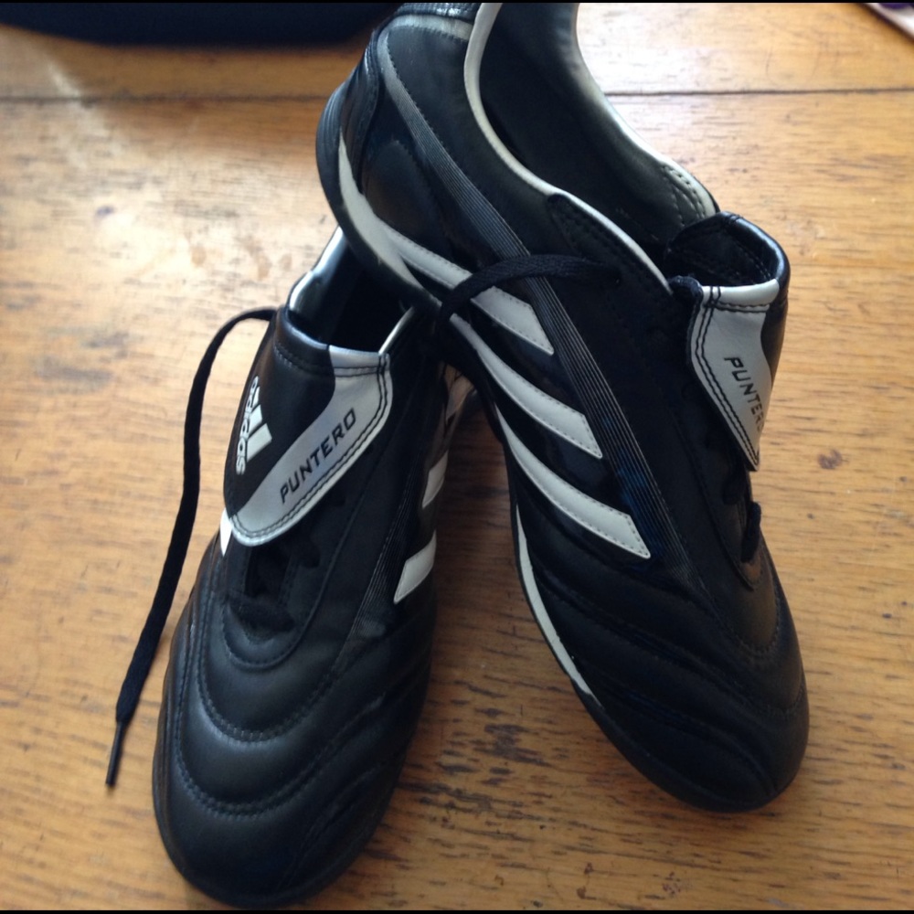 Adidas Puntero soccer shoes