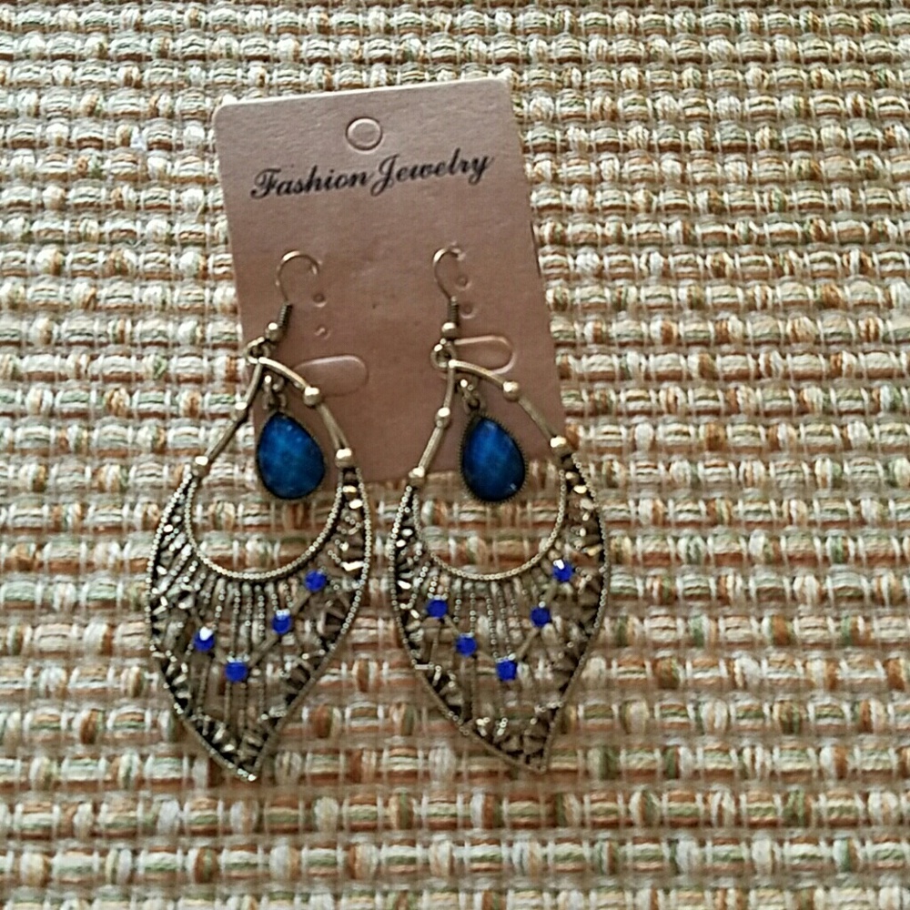 Dangling earrings NWOT