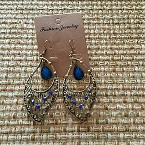 Dangling earrings NWOT