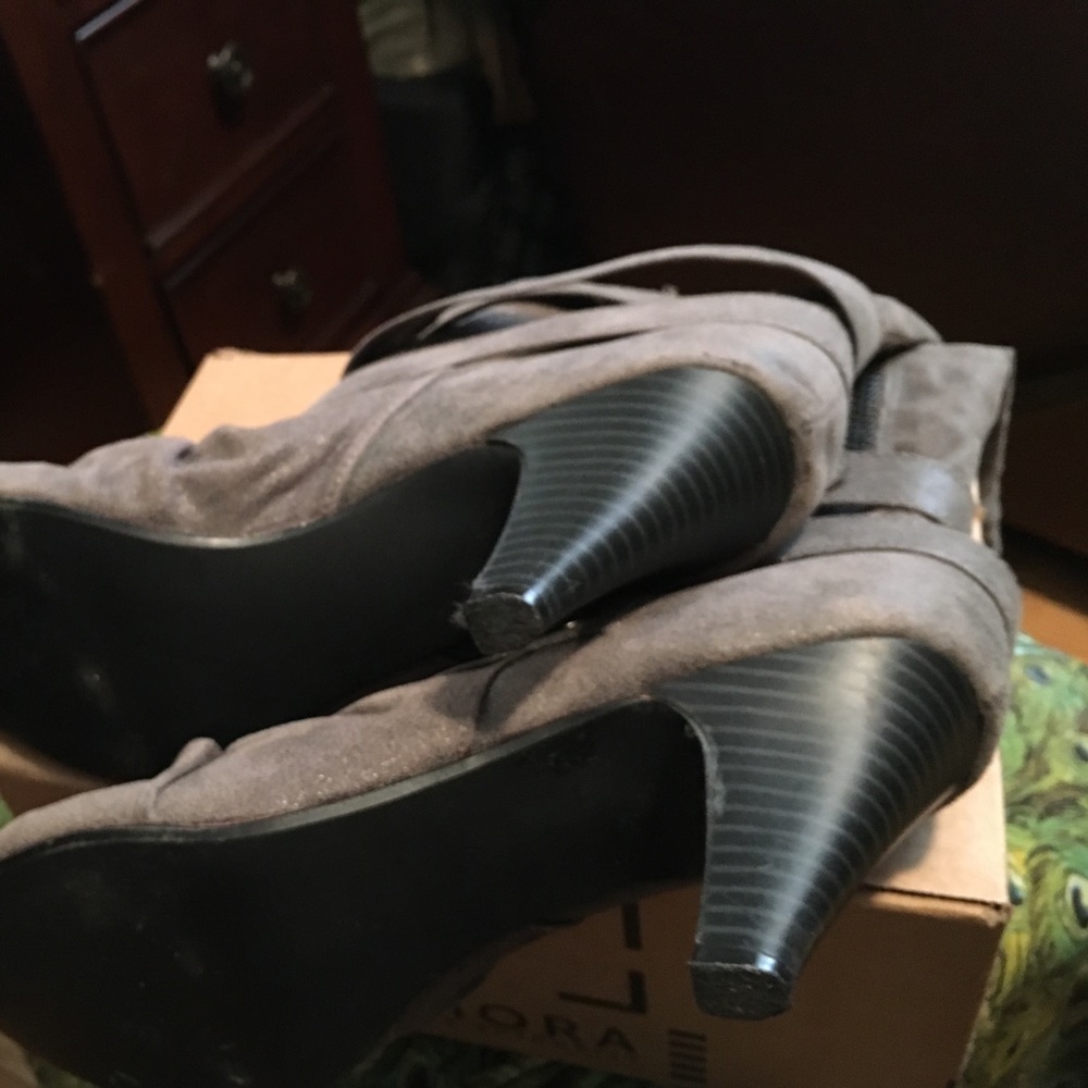 Boots - Picture 2 of 3