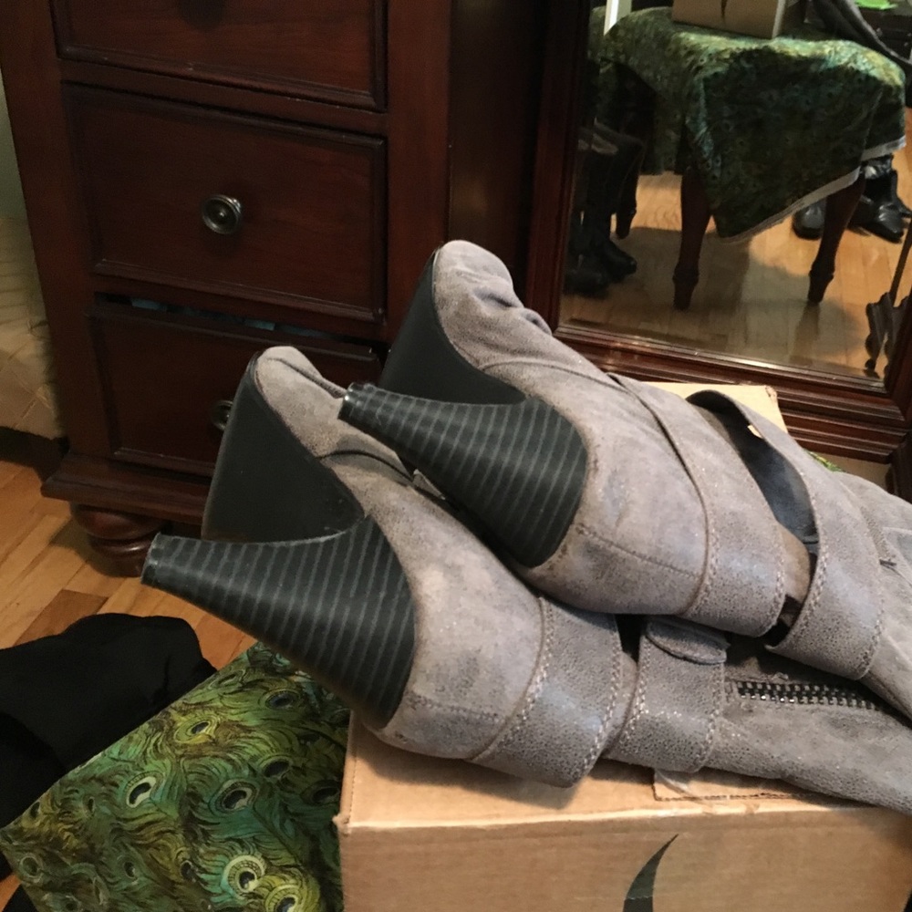 Boots - Picture 3 of 3