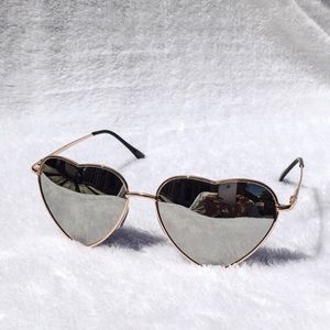 MIRROR reflective heart sunglasses