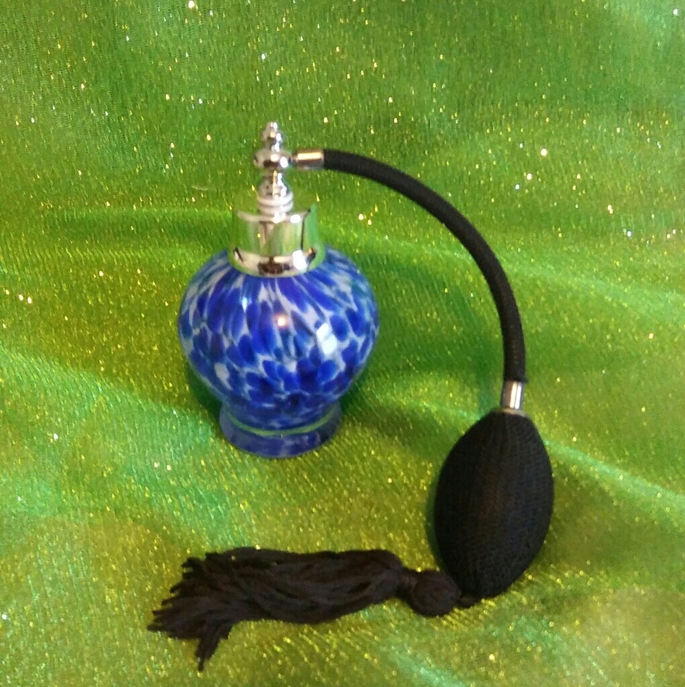 Vintage Styled Perfume Bottle - Picture 3 of 3