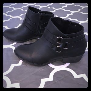 ⚡️1 HR SALE⚡️Faux Leather Booties (Size 9)