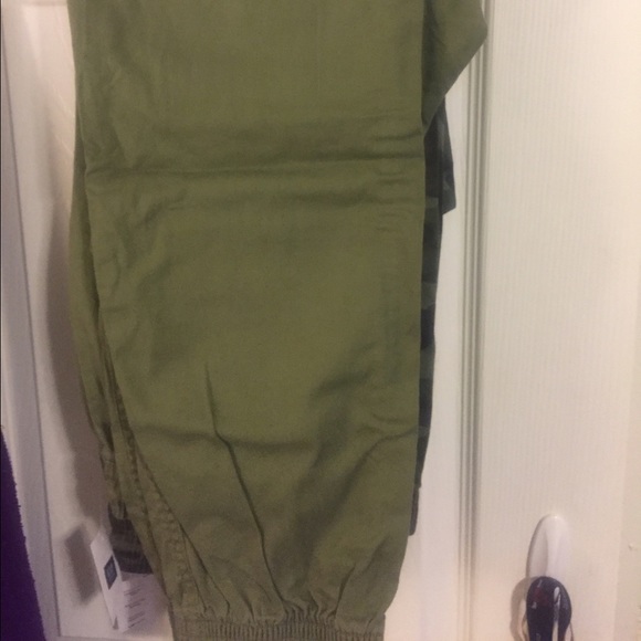 Boys Cargo Joggers sz 14/16 - Picture 2 of 2