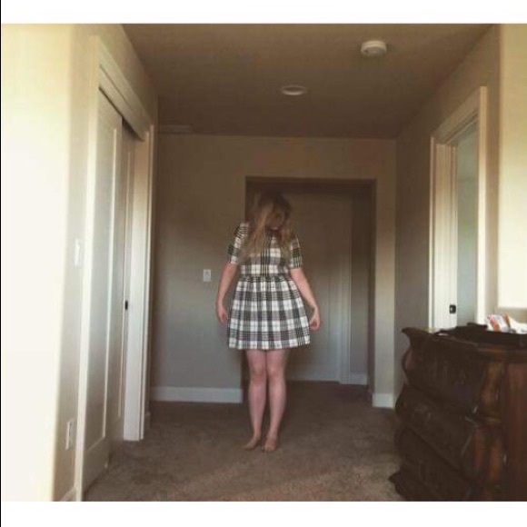 𝒢 𝒾 𝓇 𝓁 𝓎 | 𝒩𝑜𝓇𝒹𝓈𝓉𝓇𝑜𝓂 𝒟𝓇𝑒𝓈𝓈 - Picture 1 of 2