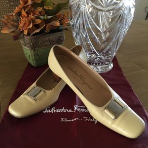 🔥Salvatore Ferragamo cream, narrow. 🔥$DROP🔥