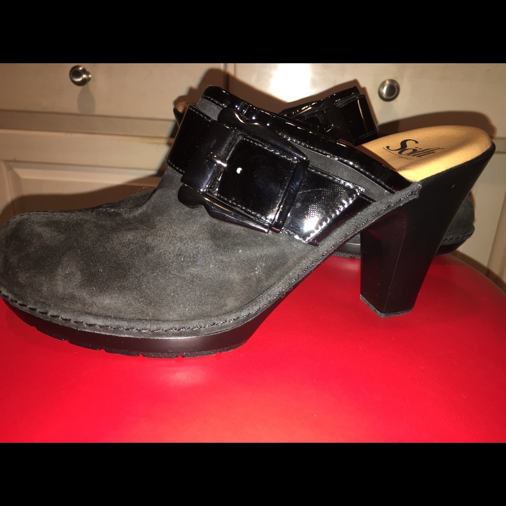 Clogs / slip on suede shoes