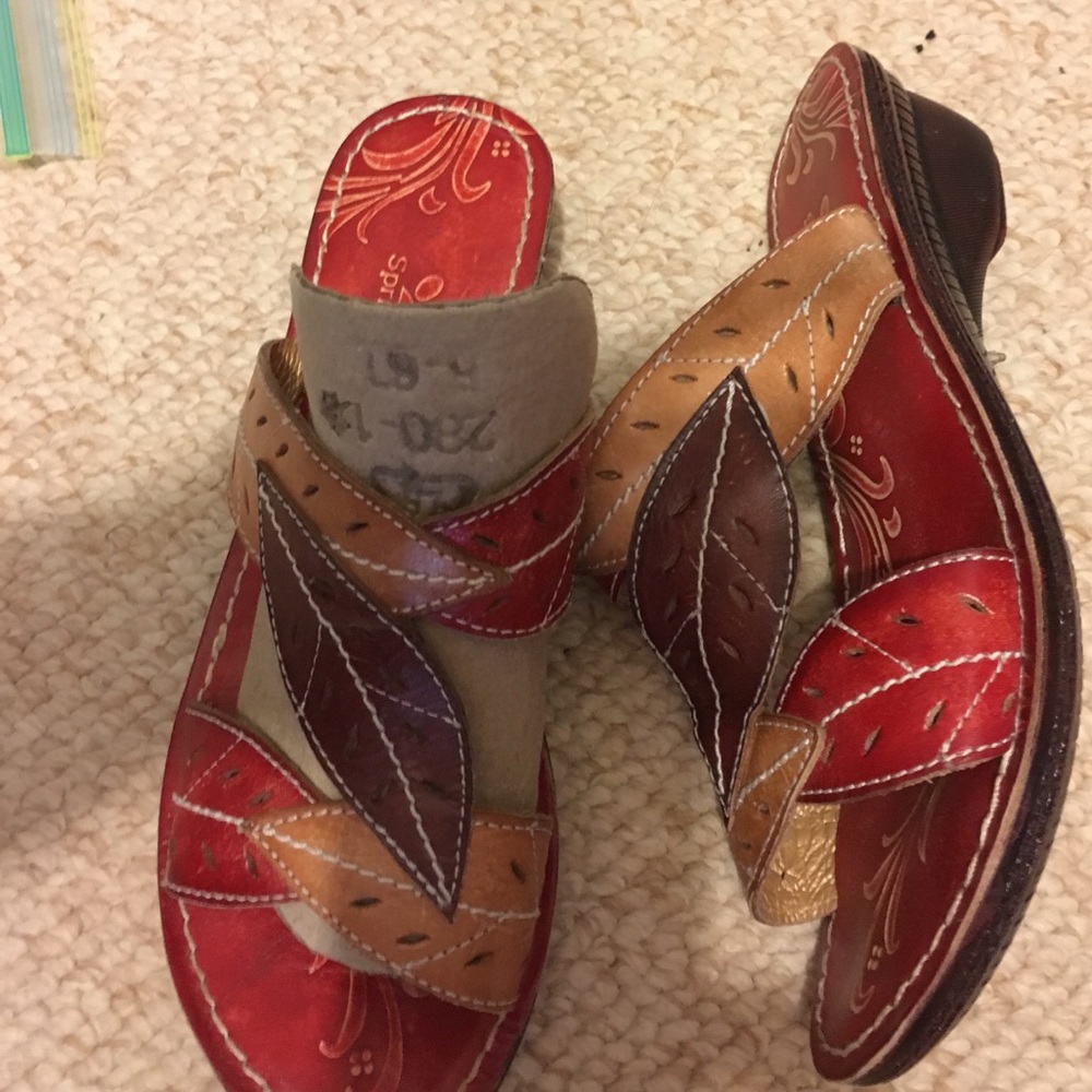 Spring step shoes with leaves NWOT