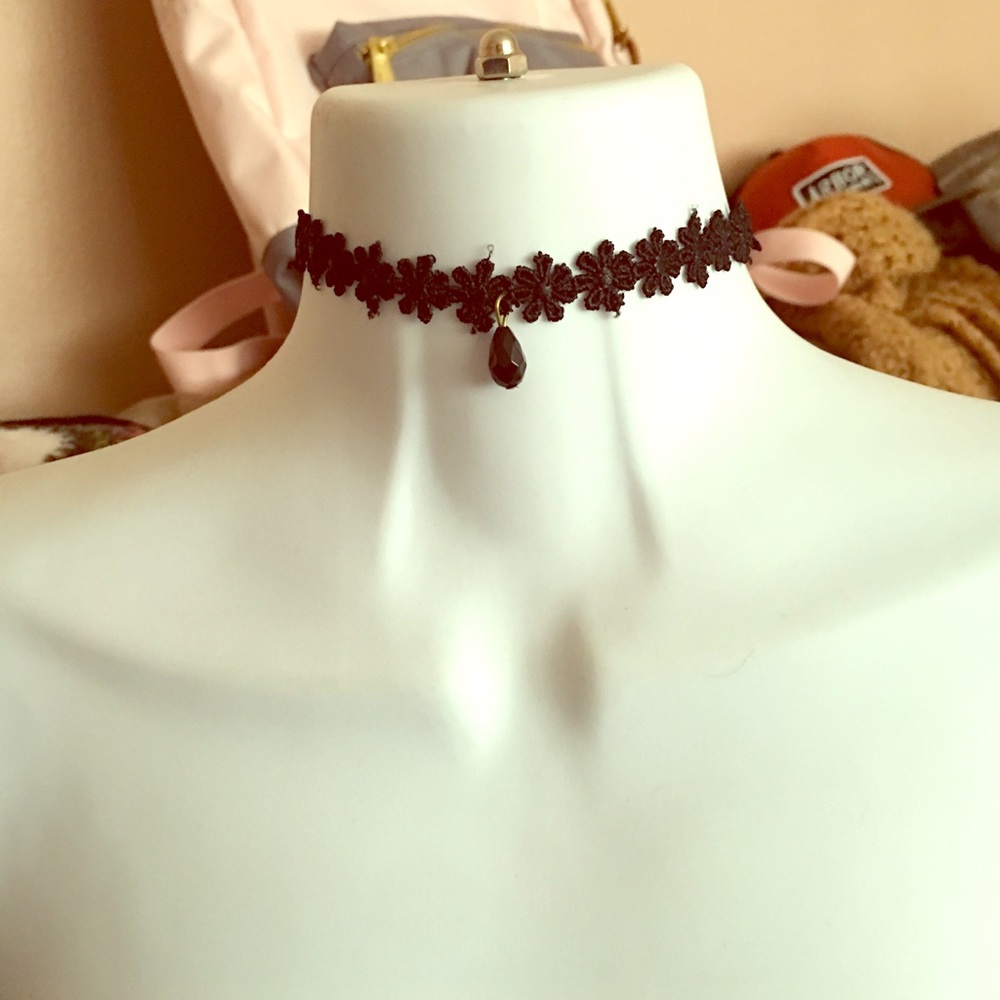 Black flower chocker