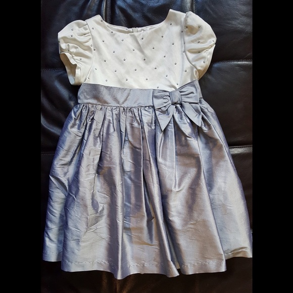 Gymboree Other - Gymboree Silver and Ivory Holiday Dress size 3T