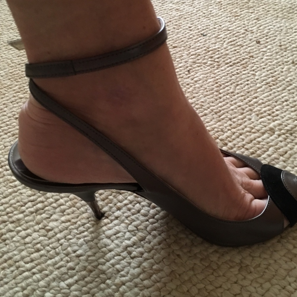 Jonathan Kelsey elegant peep toes like brand new