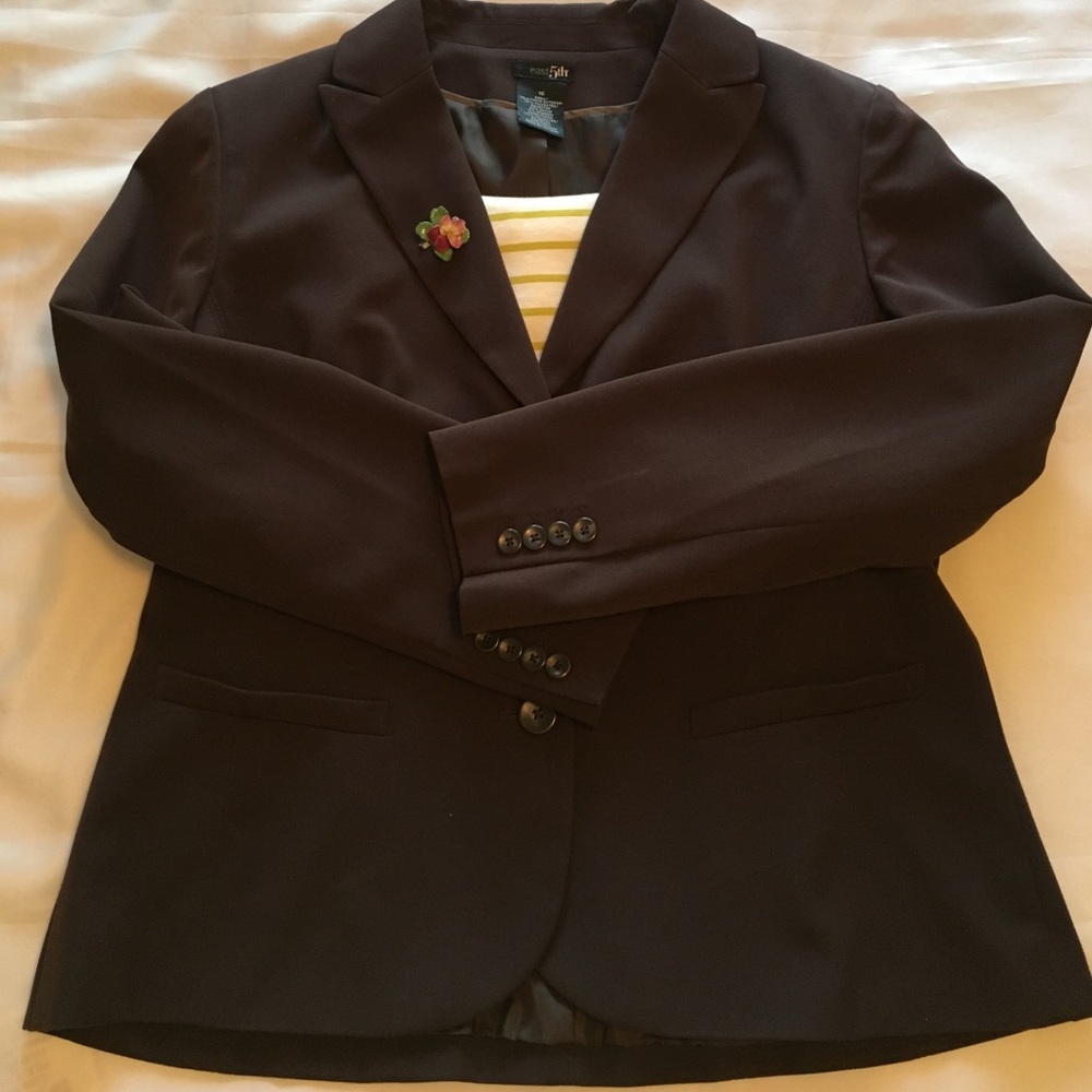Ladies blazer in chocolate brown. Lined