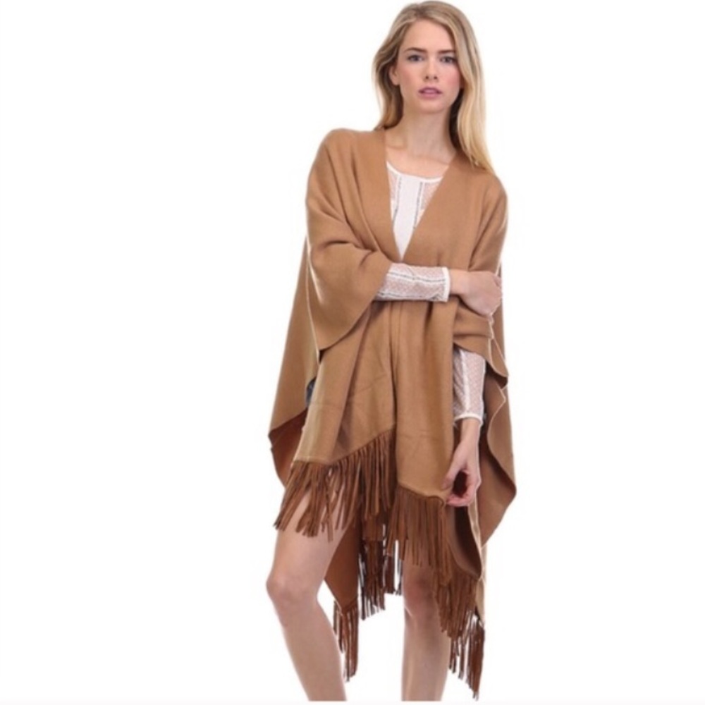 ⭐LAST ONE⭐️Tea n Cup Fringe Poncho⭐