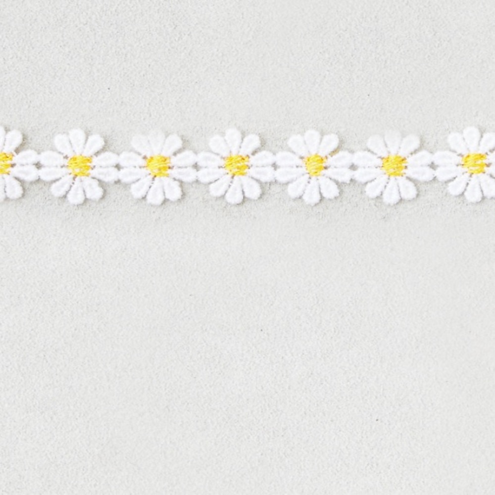 Daises Choker