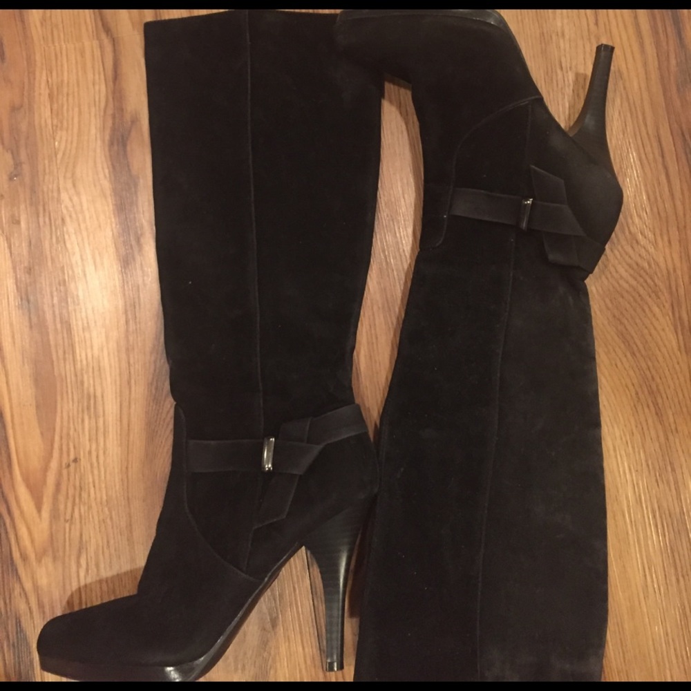 ‼️SALE‼️Worthington black suede heeled boots!