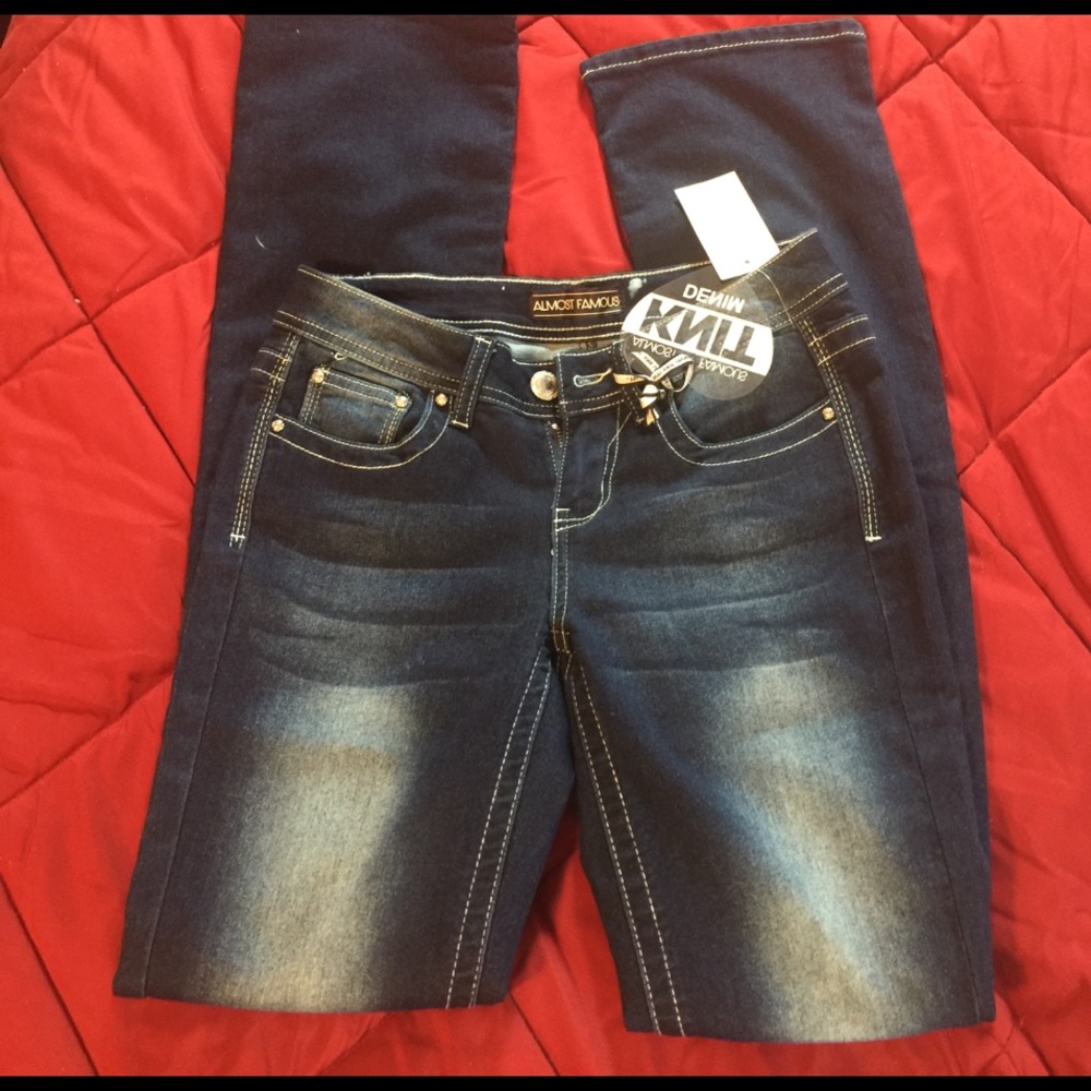 Brand new boot cut jeans size 3R!!😊