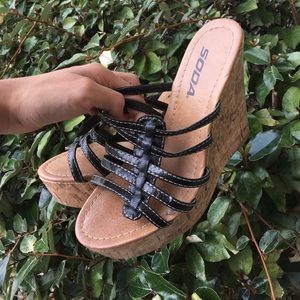 SODA black wedges