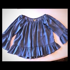 Gianni Bini Chambray off the shoulder top!!