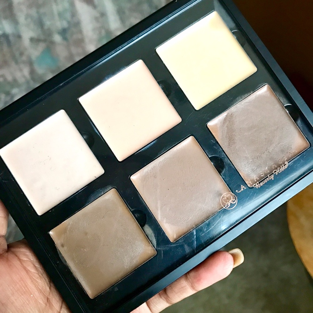 FLASH SALE Anastasia Beverly Hills Contour Kit