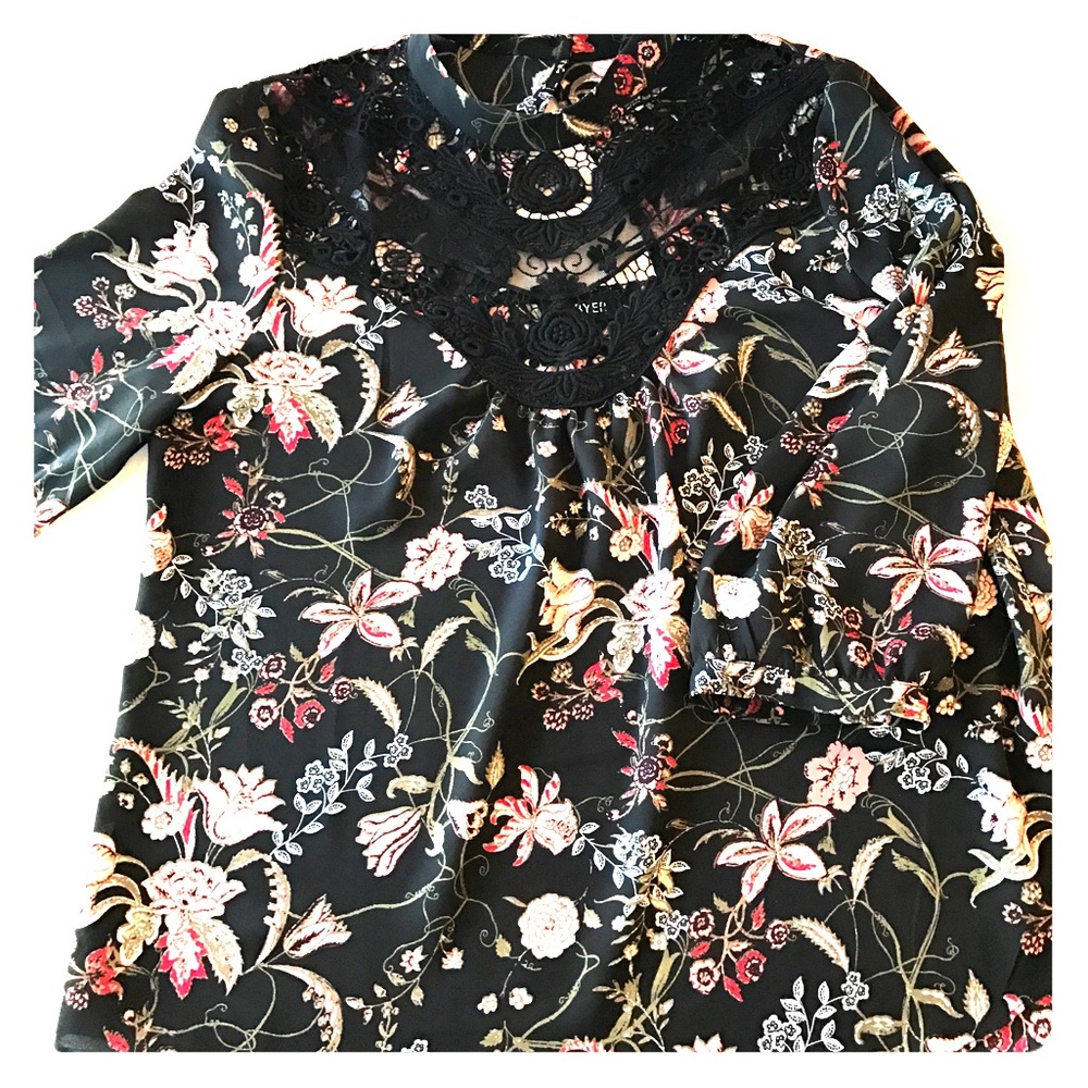 Black Floral Swing Blouse w. lace high neck!😍