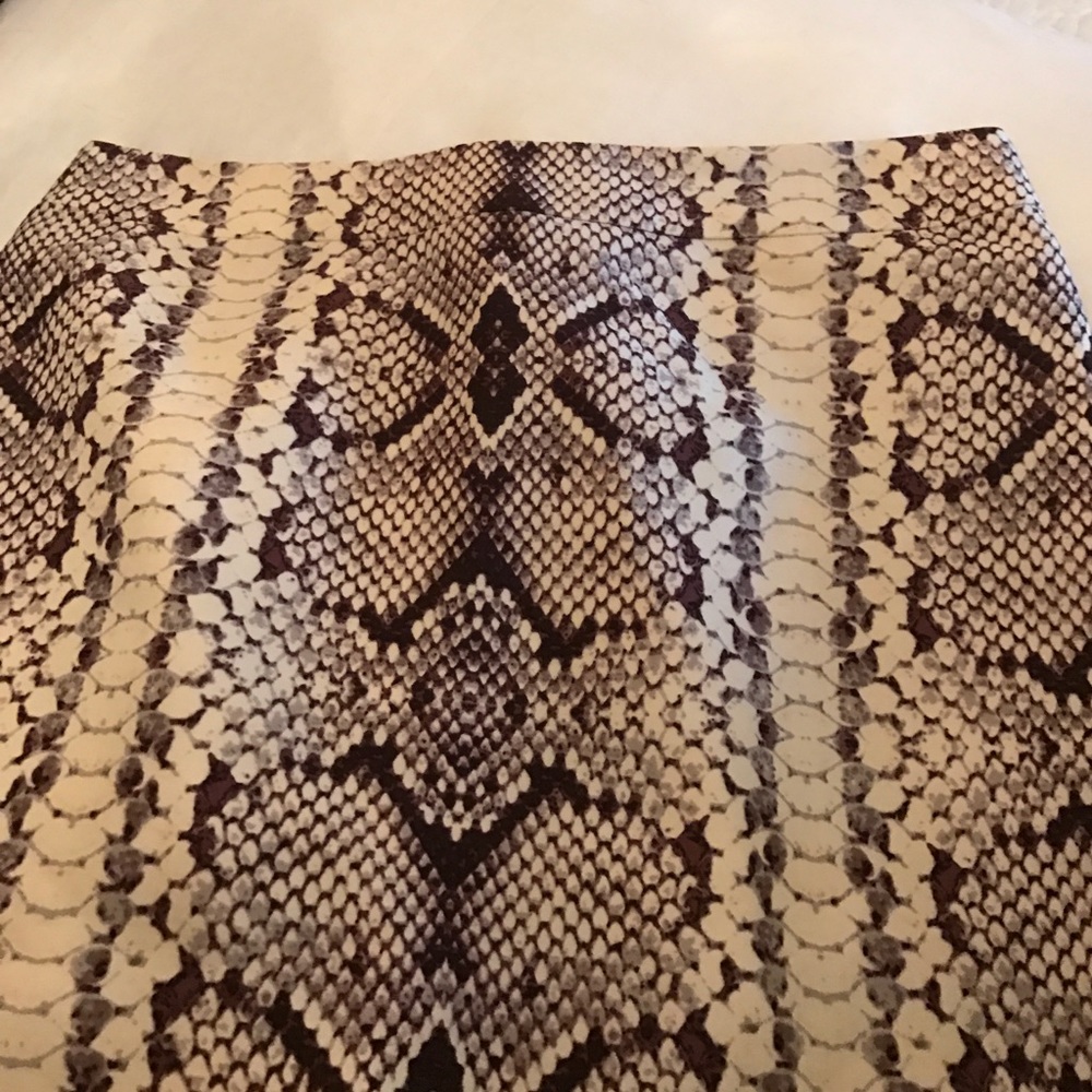 J Crew no 2 pencil skirt snake print. Size 6.