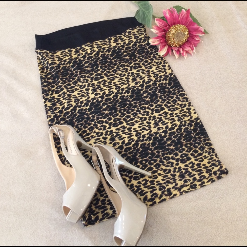 $50 Leopard Print Midi Skirt 🦁