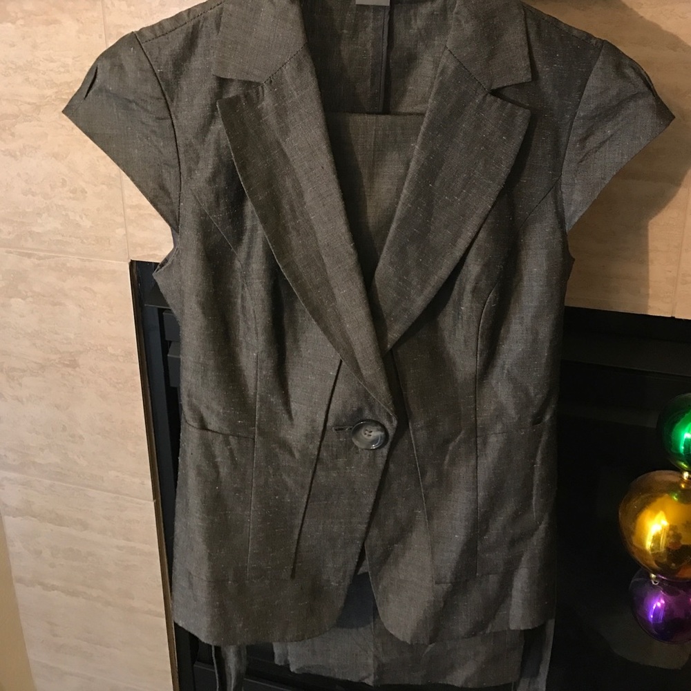 Linen Ann Taylor suit! Great for Warm weather!