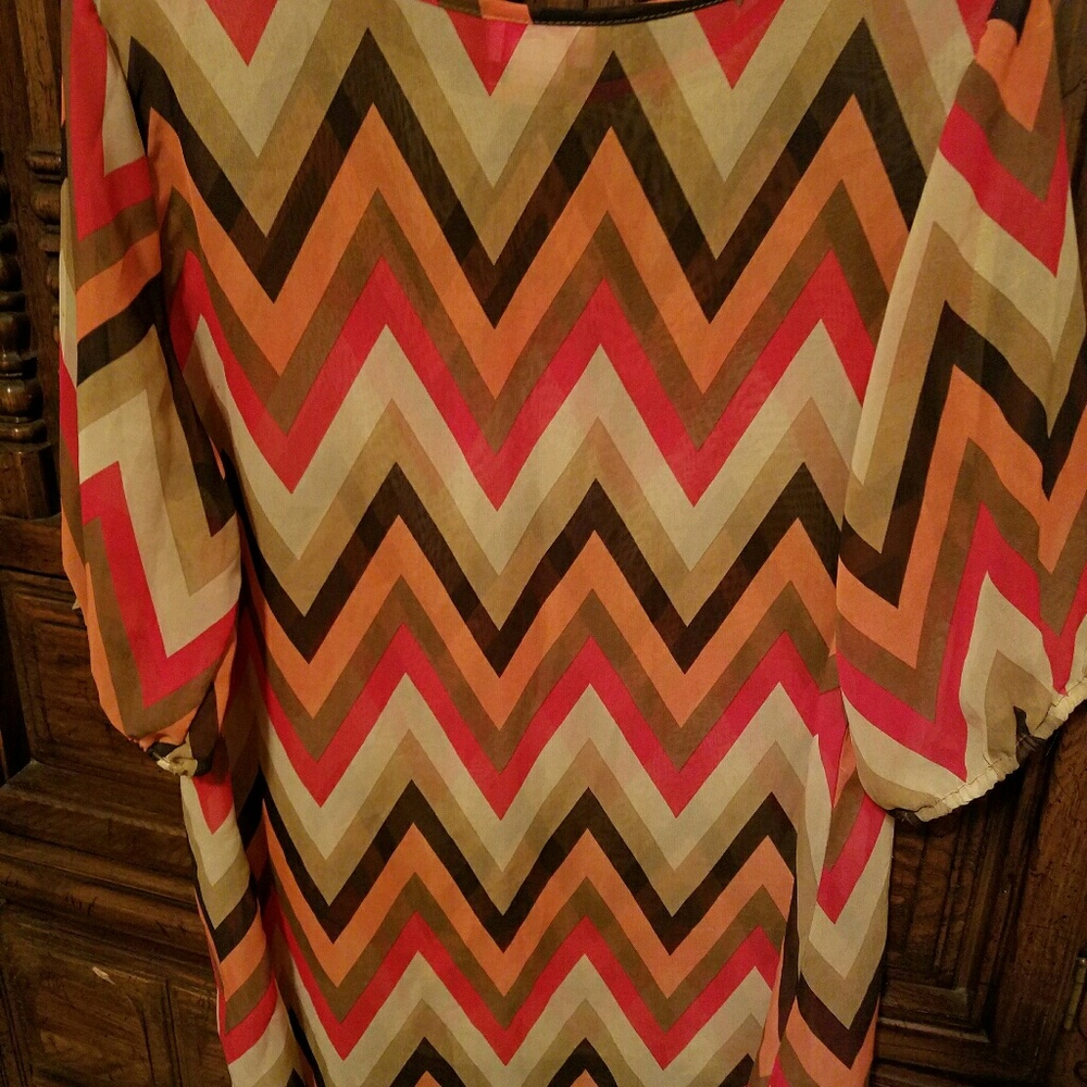 High/Low sheer top - Picture 3 of 3