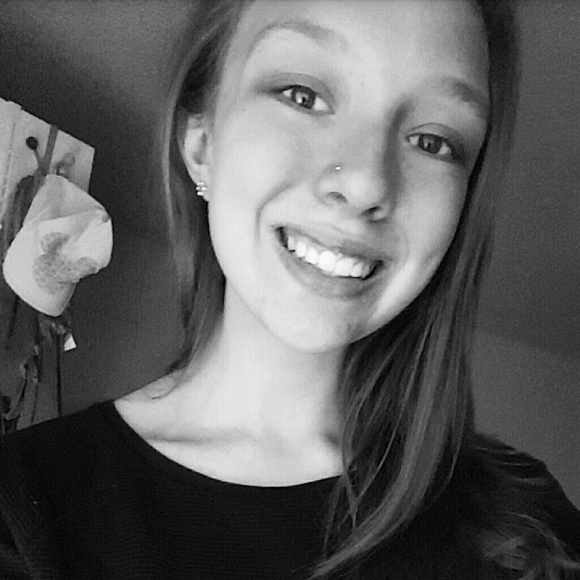 Meet your Posher, Julia - Picture 1 of 1