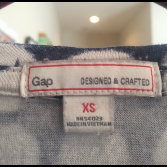 Gap Top - Picture 2 of 3