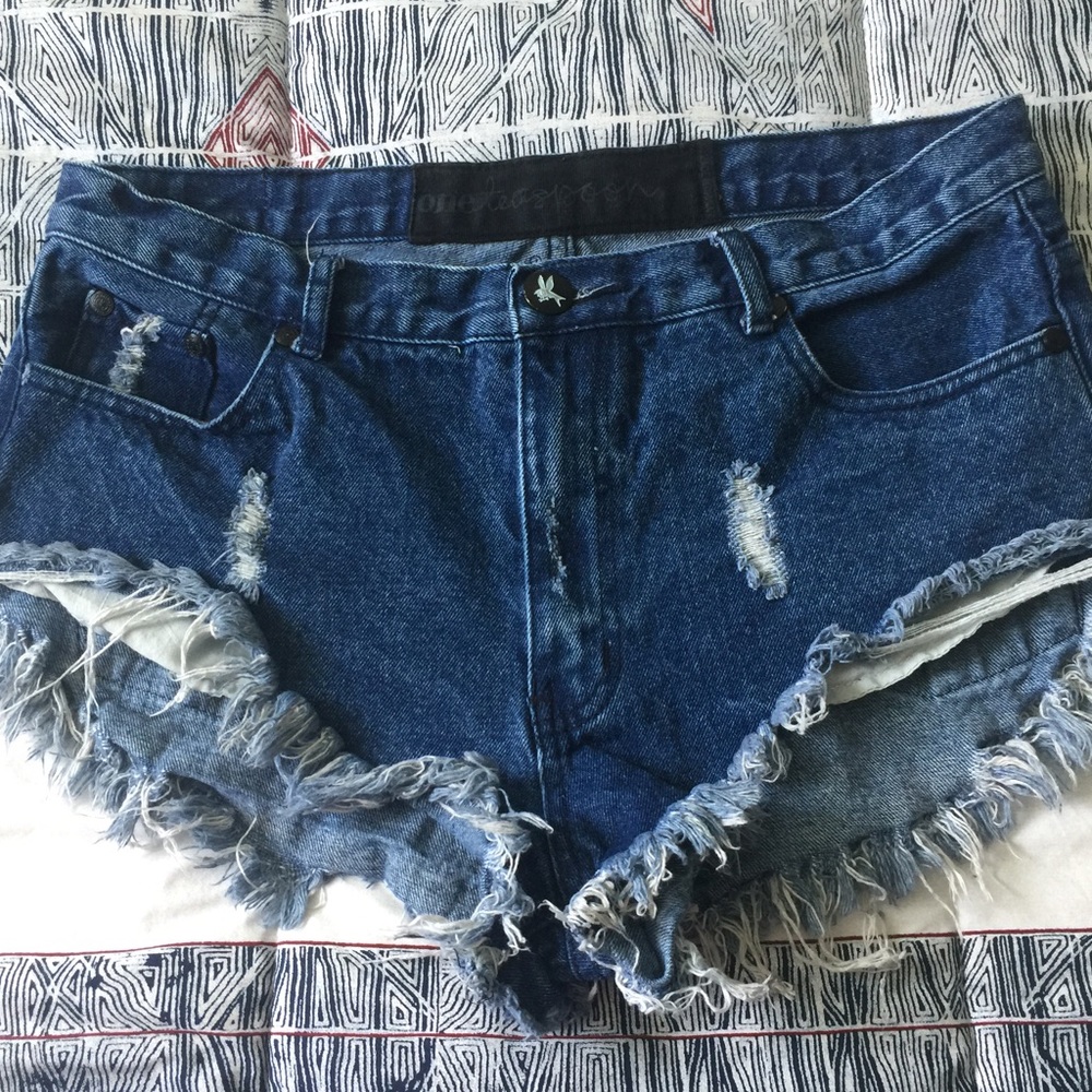 ONE TEASPOON denim shorts.