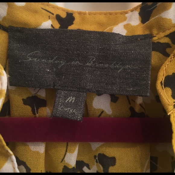 Boutique Top - Picture 3 of 3