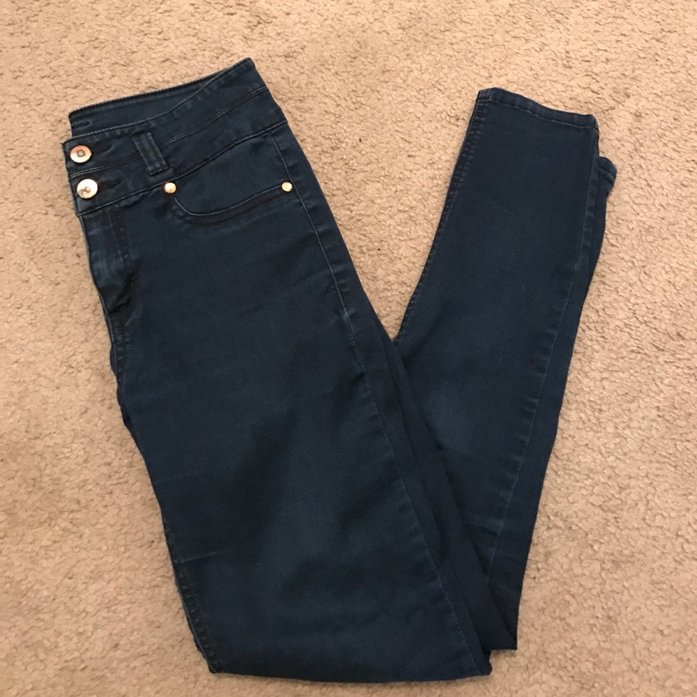 Dark wash high waisted jeans.